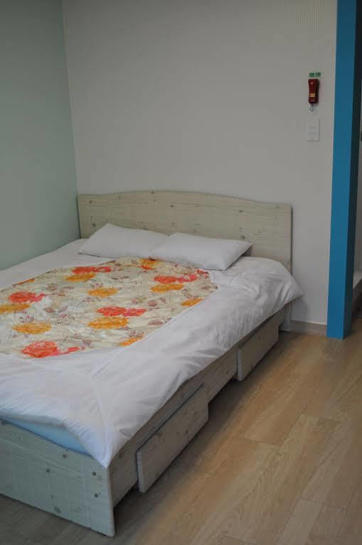 J-Honor Guesthouse Сеул Экстерьер фото